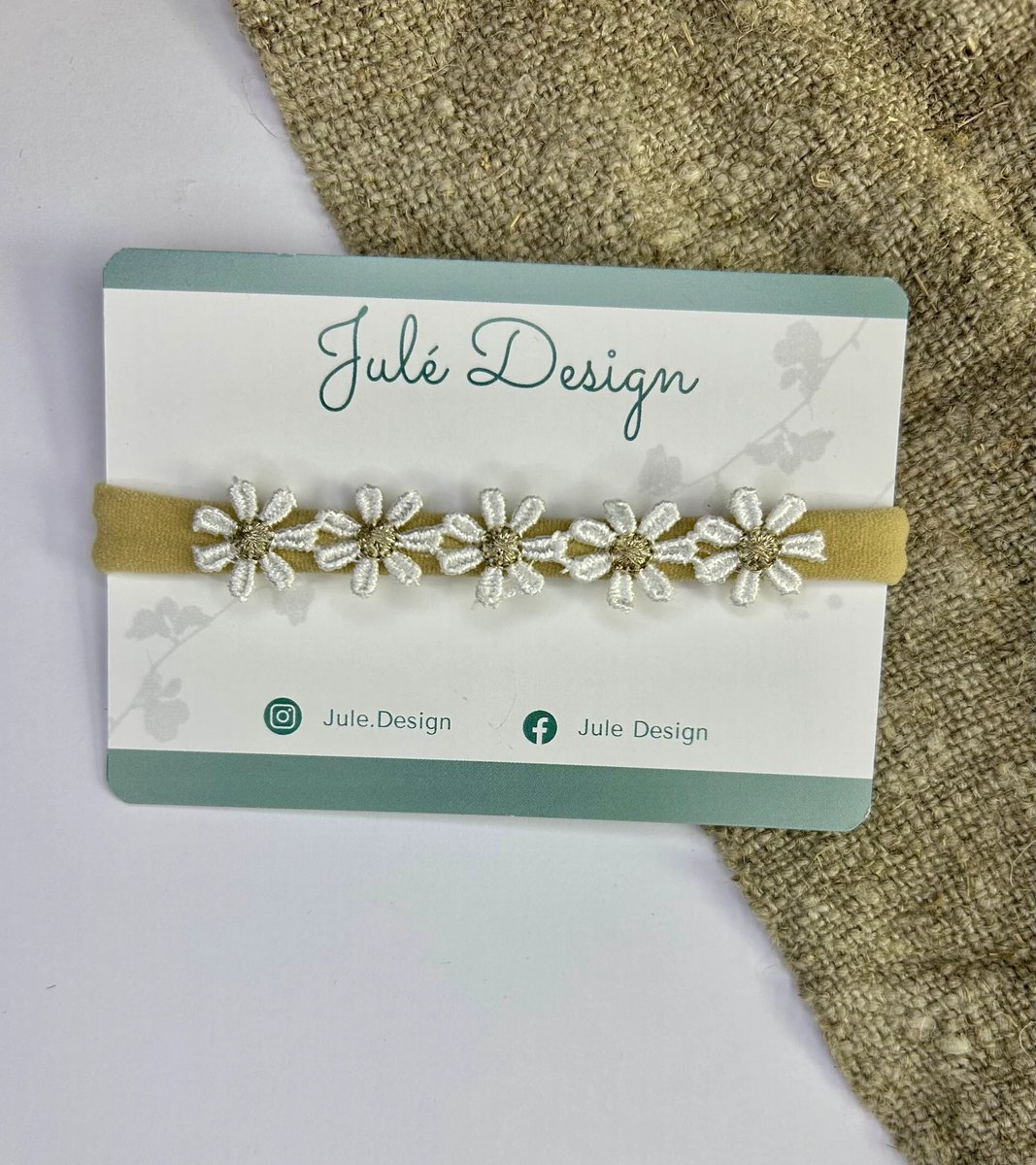 Julé Design haarbandje Cato bloem wit / goud