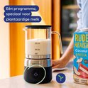 Glazen melkopschuimer met melk, naast pak plantaardige melk. Tekst "Eén programma, speciaal voor plantaardige melk".