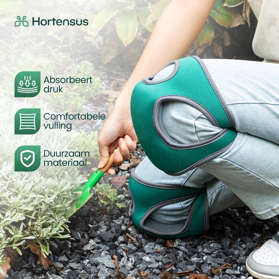 Een persoon met groene kniebeschermers tuiniert. Tekstvakken beschrijven drukabsorptie en comfort.