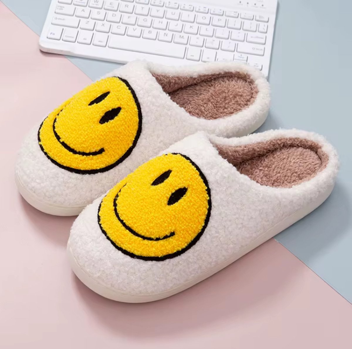 Smiley Pantoffels van Baby-Slofje - Smiley Sloffen - Pantoffels - Sloffen - instappers - Kinderen - Wit/Geel - Maat 30/31