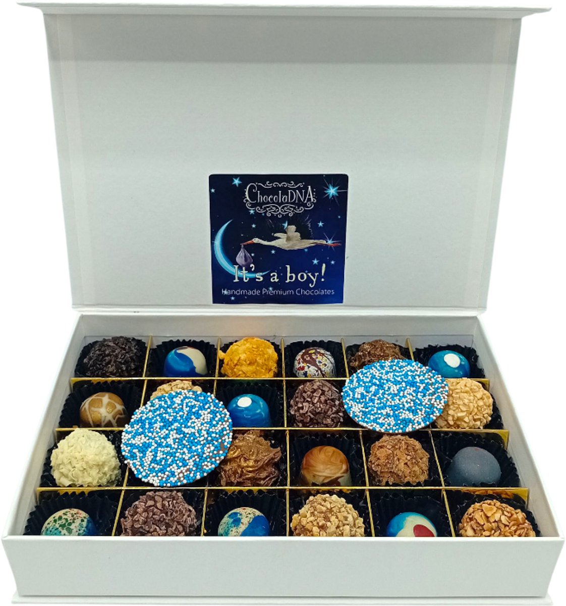 Geboortebox Medium 24 It's a Boy luxe chocolade Truffels & Pralines: Geboortebox_Geboortecadeau_Kraamcadeau_Cadeau Baby_Handgemaakte chocolade geboorte cadeau_Chocoladetruffels_Bonbons_Geschenkdoos_Moeder_Vegatarisch_Baby Love
