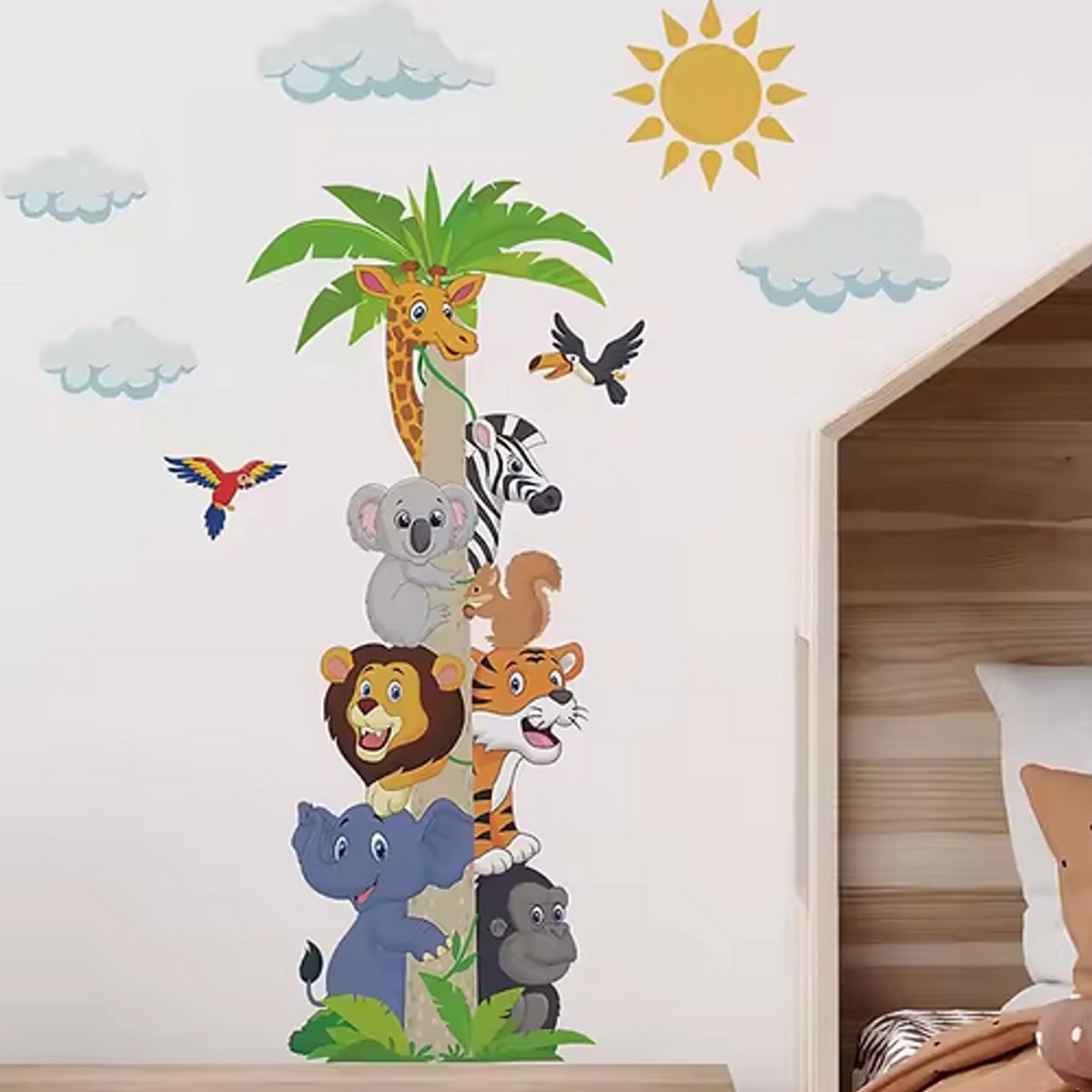 Dierenboom Muursticker Kinderkamer – ca. 67 × 85 cm Vinyl – Gorilla, Leeuw, Giraf & Koala in Boom