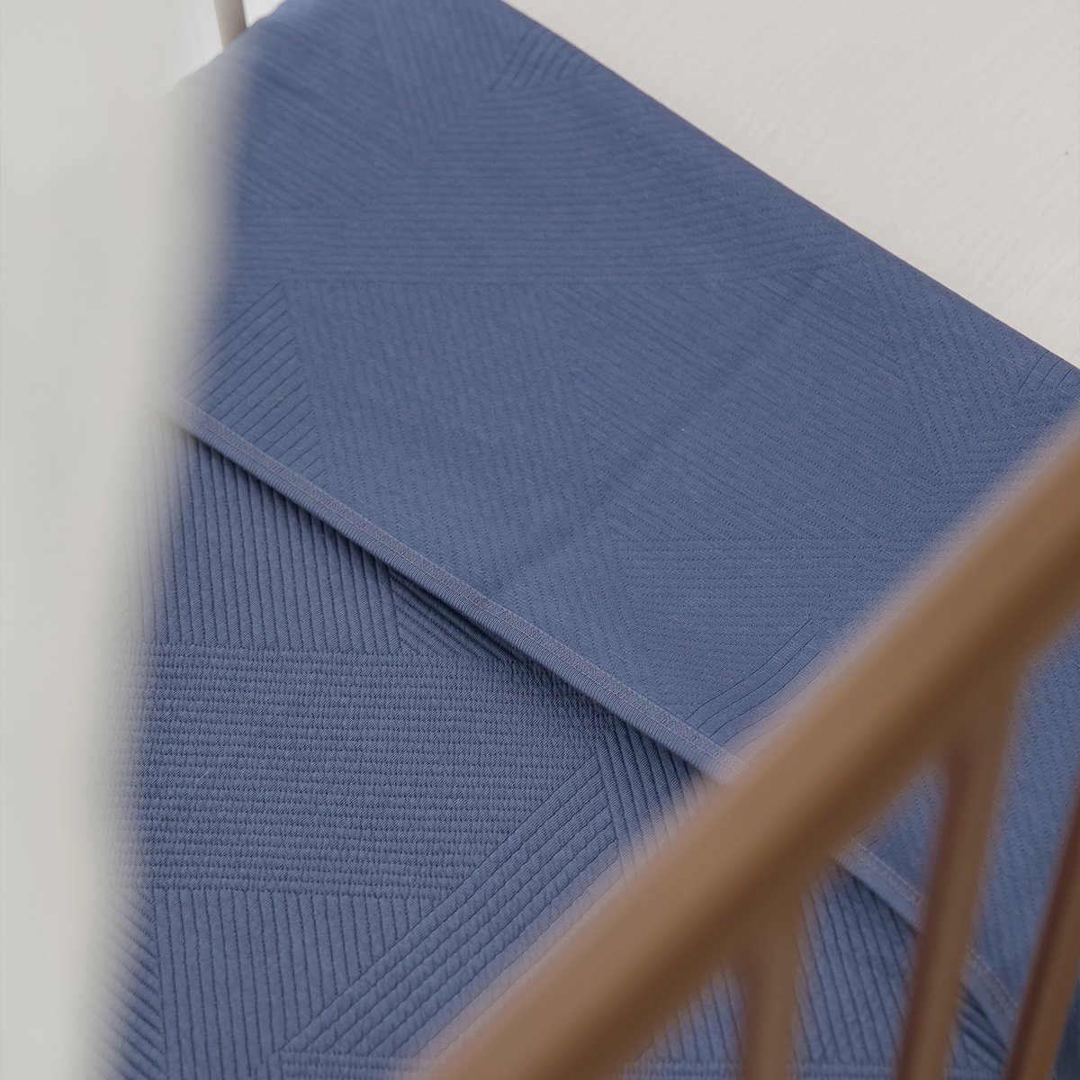 Meyco Baby Jacquard Ledikant Deken - Indigo - 100x150cm - 0.5 TOG – foto 3
