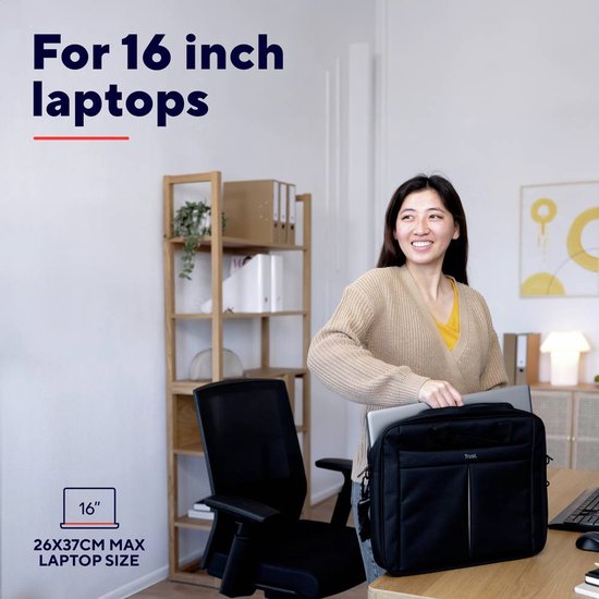 Zwarte laptoptas voor 16 inch laptops, met een vrouw die de tas vasthoudt.
