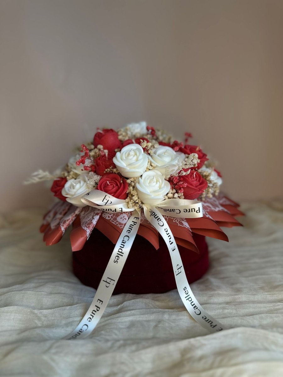 E Pure Candles - Groot Handgemaakte Kaars Bloemen Boeket - Royal Candle Bouquet - Bordeaux & Wit