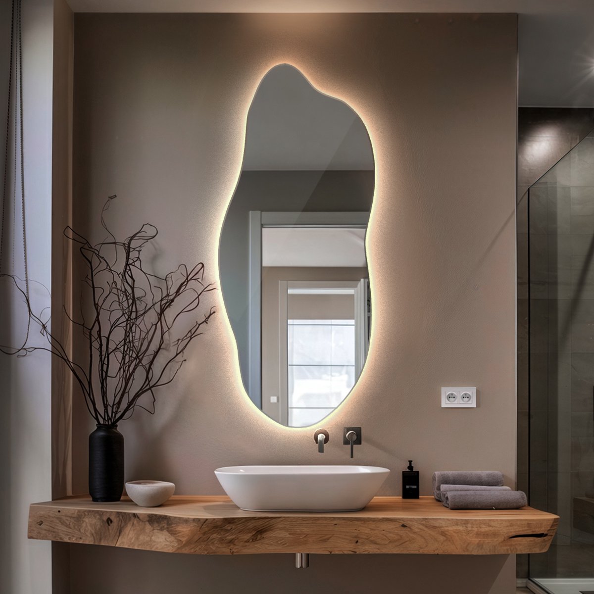 Coloray Asymmetrische Organische Spiegel LED - Groot Organische Wandspiegel LED - 35 cm x 80 cm - Grote Organische Badkamerspiegel LED - Decoratieve Spiegel - Neutraal licht - LED Organische Wandspiegel Groot