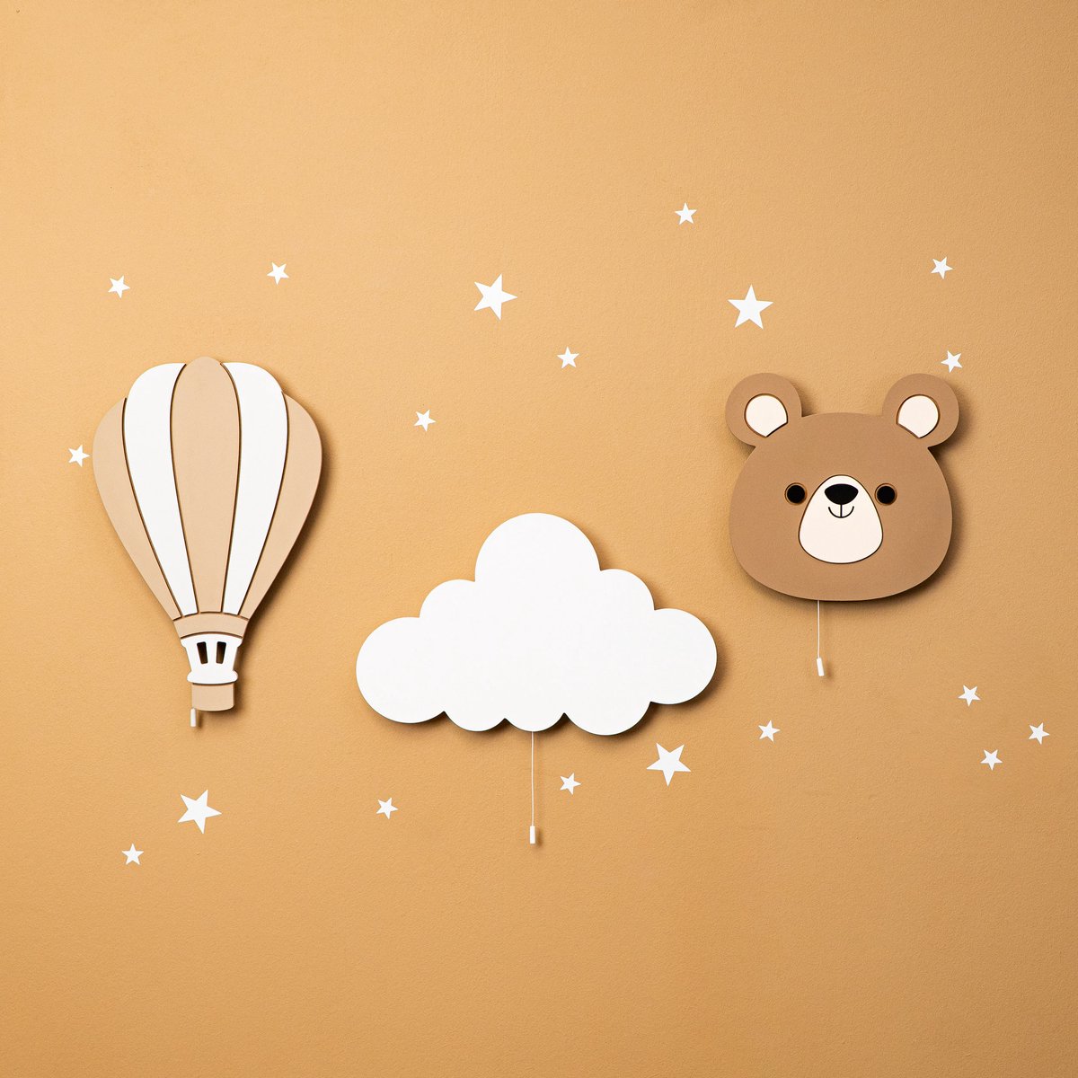 Cozy Collections Wandlamp Kinderkamer – Handgeschilderde MDF LED Nachtlamp – Draagbaar, Veilig & Decoratief – Beer & Luchtballon Set