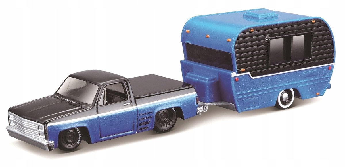 Maisto 1987 Chevrolet 1500 met Trailer Schaal 1:64