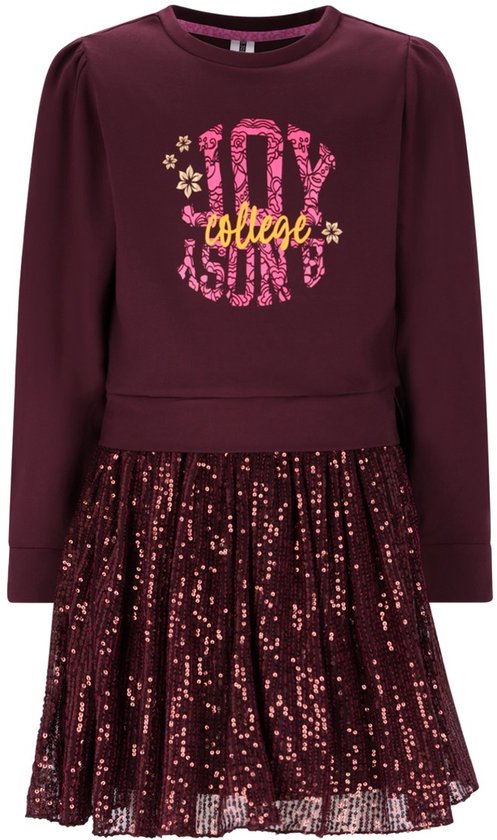 Bordeauxrode jurk met 'Joy college fun' print, lange mouwen en glinsterende paillettenrok.