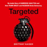 Boekcover met de titel "Targeted" en een granaat gemaakt van een toetsenbord. Achtergrond is rood.