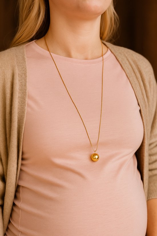 Lundholm Luxe Zwangerschapsketting – Premium Stainless Steel Gold Plated – Bola Ketting met Rustgevend Geluid – Bora Serie - 80 cm + 7 cm Verstelbaar – Waterproof & Hypoallergeen – Inclusief Luxe Geschenkverpakking - Babyshower Cadeau Tip