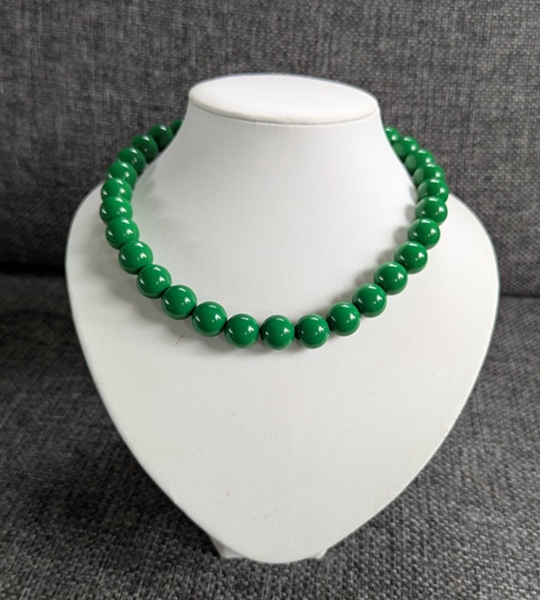 SWAN - halsketting - kralenketting - statement ketting - necklace - Pilion - grote kralen - acryl - 14mm - donkergroen - big beads - bold beads