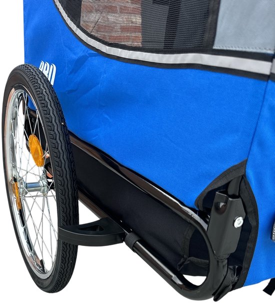 Detail van een blauwe fietskar met reflecterende strip en wiel.