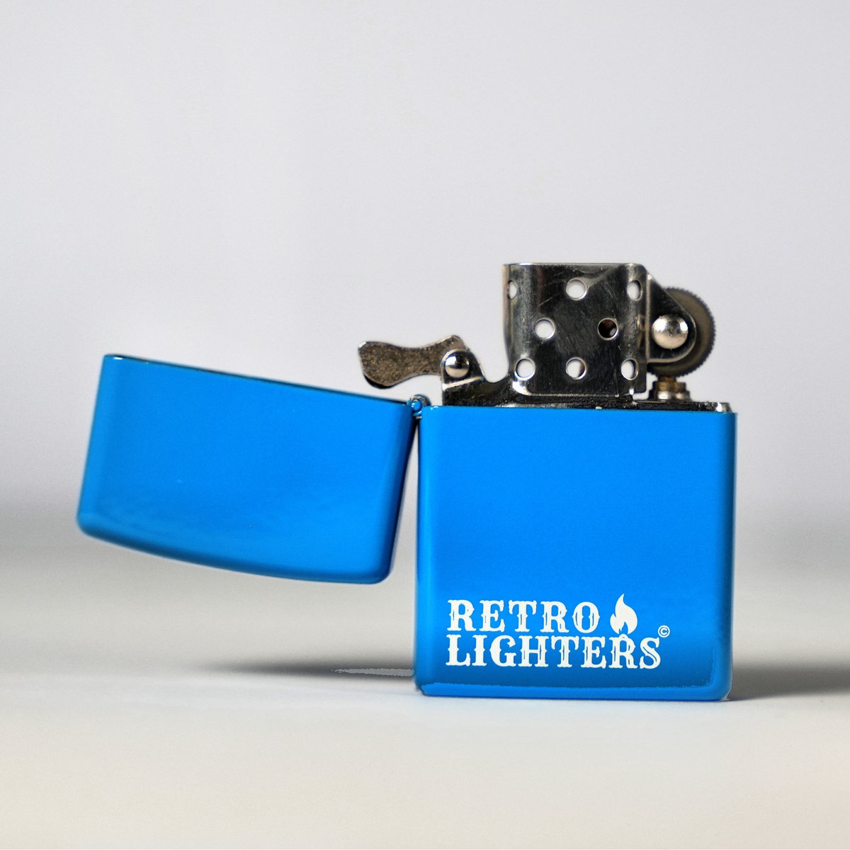 Klassieke Retro Benzine Aansteker – Windproof & Navulbaar – Perfect voor Sigaretten, Pijp & Kaarsen – Hoogwaardige Vintage Lighter met 2 Jaar Garantie – Uniek Geschenk
