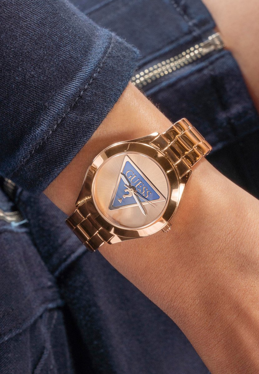 Guess Tri Plaque Kwarts Analoog Horloge Roségouden Kast: 100% Gerecycled Staal | Armband: 100% Roestvrij Staal 34 mm GW0675L3