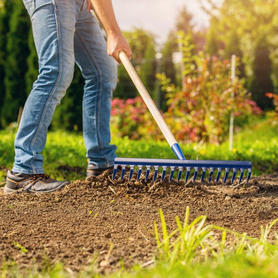 KADAX hark, brede hark met versterkte kop, metalen bladhark, bladhark met lange steel van hout, tuingereedschap voor wieden, bemesten, tuinhark voor gazon, bloemperken (18 tanden) van Merkloos	 — afbeelding 4