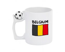 Hacebo® - Belgium vlag koffiebeker met voetbal wit - België - reizigers - thee mok - koffie beker - toerist - verjaardagscadeau - souvenir - vakantie - kado - gift - geschenk - koffiemok - 330 ML