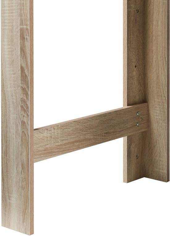 Detail van de houten poten en dwarsbalk van een bartafel.