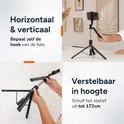 Collage van een selfiestick, horizonaal en verticaal te gebruiken. Verstelbaar tot 172cm.