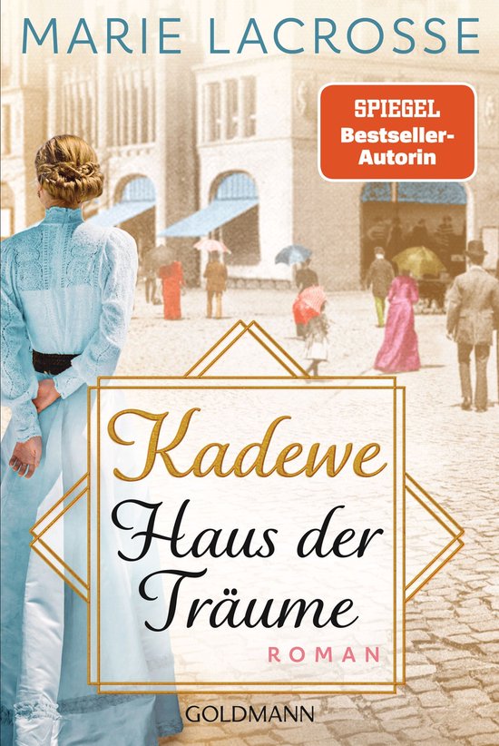 Femme en robe bleu clair avec des cheveux relevés, avec un bâtiment et des gens avec des parapluies en arrière-plan. Titre : 'KaDeWe Haus der Träume'.