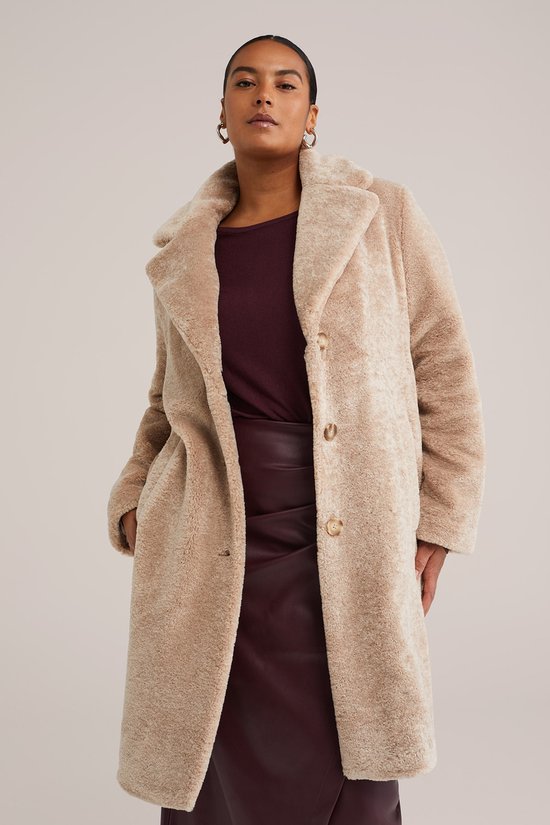 Manteau en fausse fourrure pour femme WE Fashion - Curve