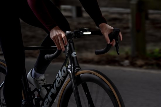 BBB Cycling Slice 300 Combo Voorlicht & Achterlicht Set - 300 Lumen - USB Oplaadbaar - Garmin Ready - IPX6 Regenbestendig - Fietsverlichting Racefiets & MTB - BLS-282 — afbeelding 4