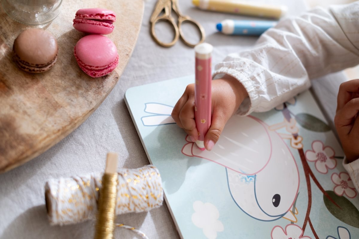 Little Dutch magisch knutselboek Rosa & Friends - compleet met 3 houten kleurpotloden - toverkrassen - creatief speelgoed 2 jaar — afbeelding 4