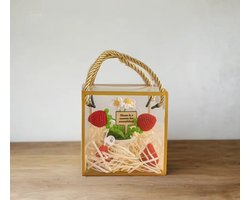 Gifts From Above Gehaakt Aardbeienplantje & Aardbeien Geurkaarsjes – Christelijk Cadeauset - Bijbeltekst Prediker – Uniek Geschenk, Inspirerend & Decoratief – Christelijk cadeau – Bijbeltekst kaart