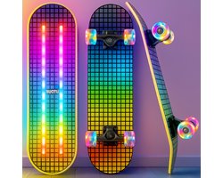 foto van Suotu Skateboard met LED Lichtgevend Dek & Wielen - 80x20cm - ABEC-9 - 95A - Schokabsorptie - Jongens - Meisjes - Volwassenen Skateboards - Gekleurd raster