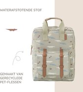 Lichtgroene kinderrugzak met krokodillenprint, gemaakt van waterafstotende stof.