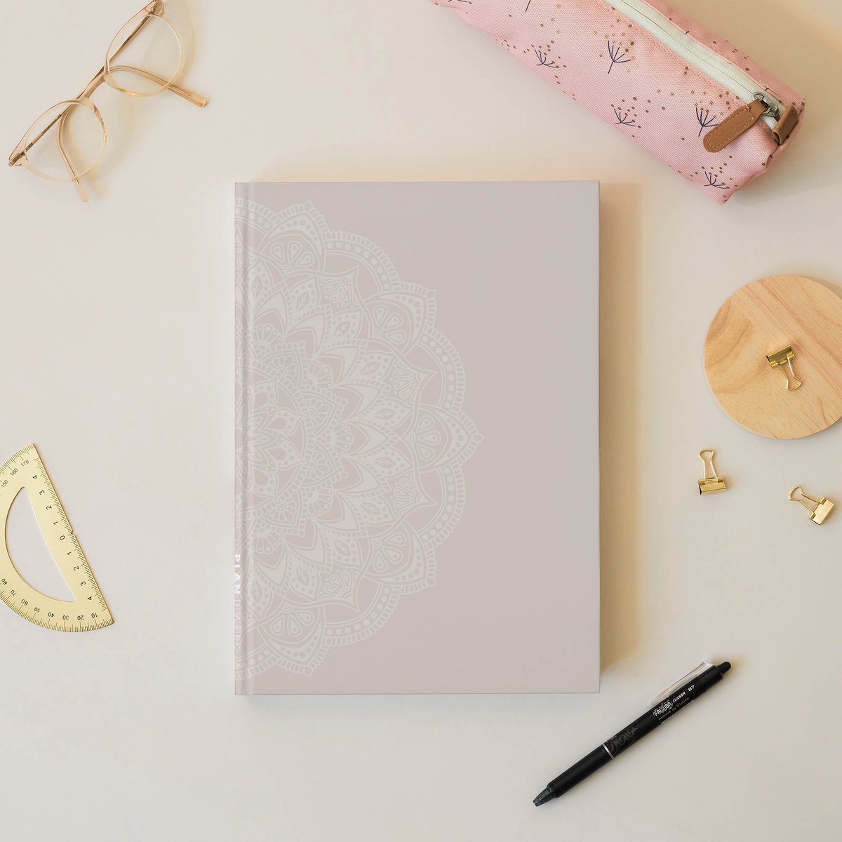 Planjeweek.nl | Weekplanner large / A4 planner - Mandala - Ongedateerde prikkelarme agenda / planner / weekplanner / prikkelplanner / werkplanner - Plan per kwartier - Jaaragenda / jaarplanner - Autisme, ADHD, ADD en burn-out / Prikkelvrije planner