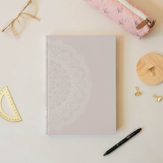 Planjeweek.nl | Weekplanner large / A4 planner - Mandala - Ongedateerde prikkelarme agenda / planner / weekplanner / prikkelplanner / werkplanner - Plan per kwartier - Jaaragenda / jaarplanner - Autisme, ADHD, ADD en burn-out / Prikkelvrije planner