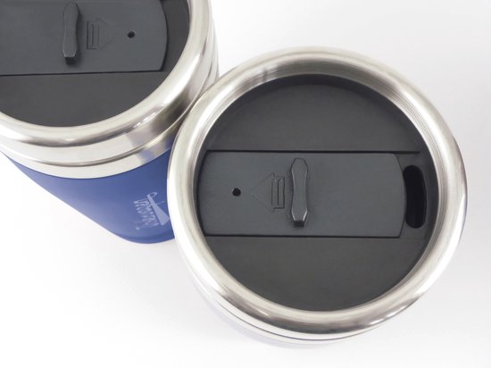 Twee korenblauwe thermosbekers gezien van bovenaf, met gesloten deksels.