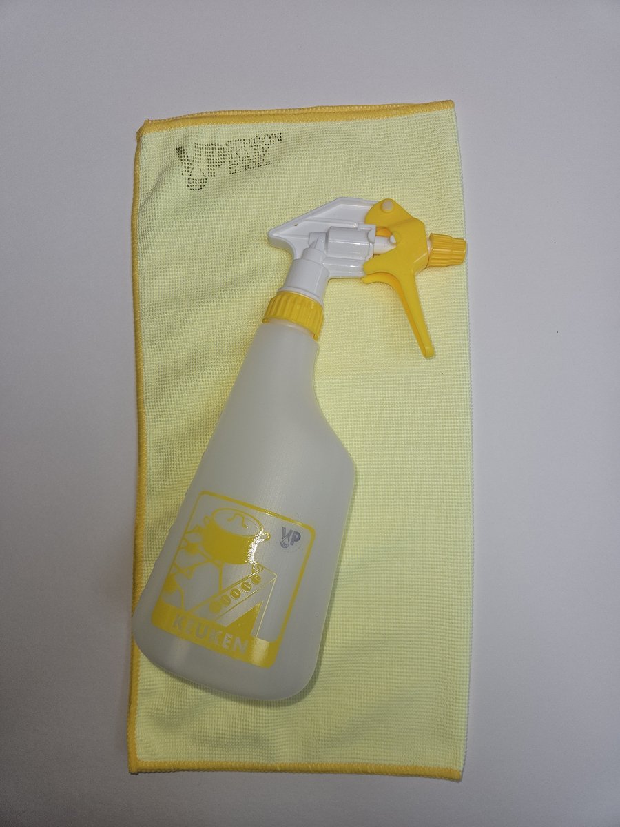 Sprayer keuken set geel met professionele schoonmaakdoek sprayflacon