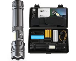 Exortus® Oplaadbare LED Zaklamp - 5000 Lumen - Duurzaam en Waterdicht - 26650 Batterij - COB Verlichting - Opbergdoos - Holster