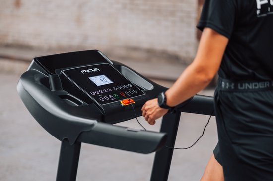 Close-up van het bedieningspaneel van de Focus Fitness Jet 4 loopband.