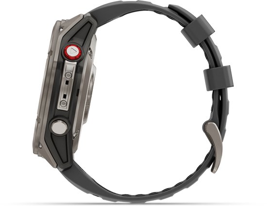 Zijprofiel van een grijs Garmin Fenix smartwatch met donkergrijze band en rode knop.