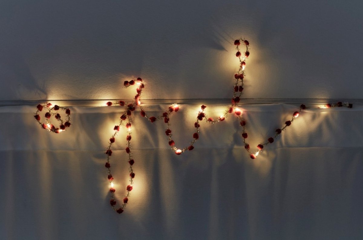 Sirius Ina lichtsnoer Kerstverlichting pompom - 20 LED lampjes - 2 meter + 30 cm - Rood - Goud