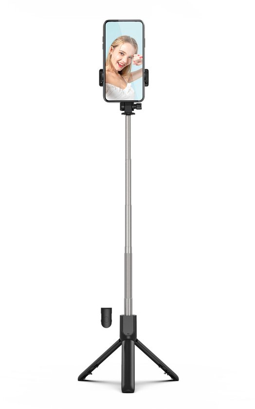 Zilveren, uitschuifbare selfiestick met statief en telefoonhouder met lachende vrouw.
