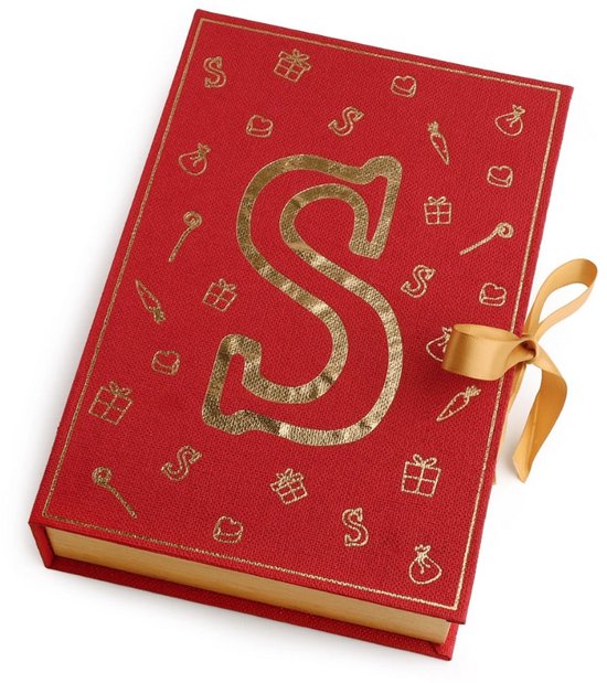 Rode luxe cadeauverpakking in boekvorm met gouden 'S' en kleine gouden afbeeldingen van cadeautjes en geldzakjes, vastgebonden met een goudkleurig lint.