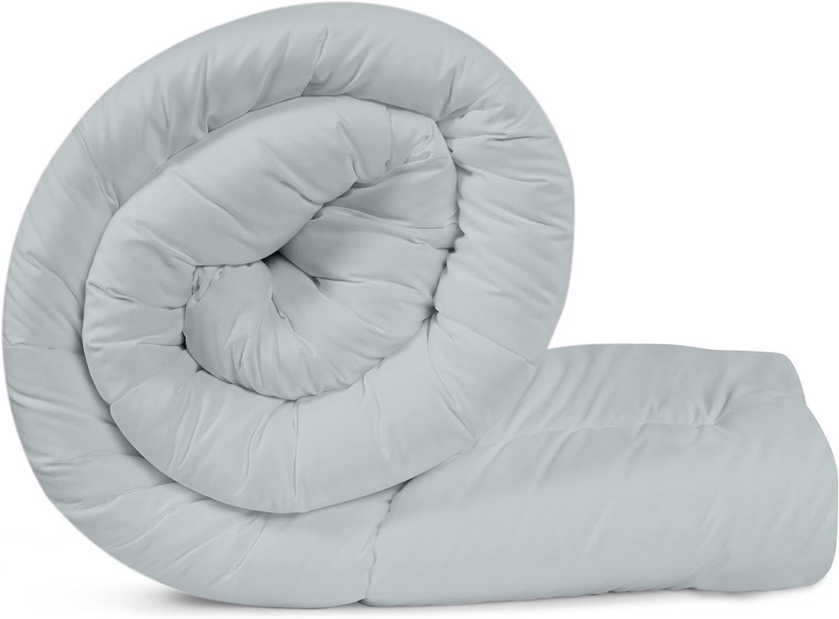 "Premium dekbed van 220x240 cm – gevuld met 370 g/m² microvezel voor ultieme zachtheid en warmte het hele jaar door."(Licht Grijs)