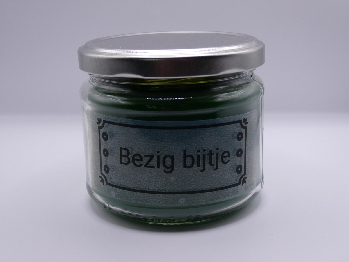 Kaars in pot. Een bezig bijtje. Appelgeur.