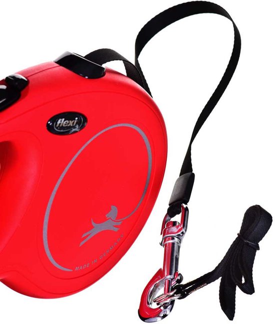 Laisse rouge Flexi avec un ruban noir et un clip métallique.