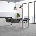 Moderne eetkamer met grijze PVC-vloer met houtlook.