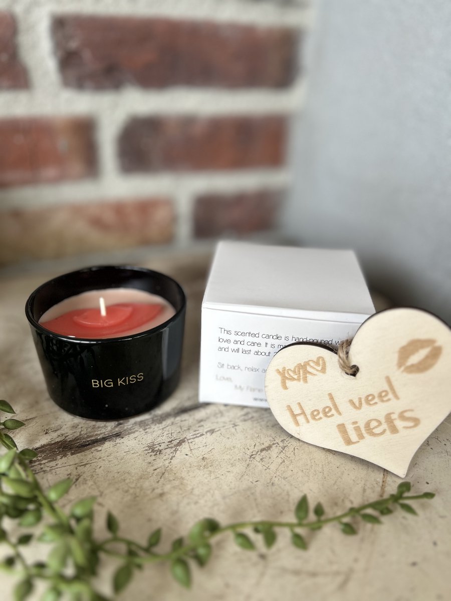 Creaties van hier Sojakaars Big kiss met houten hartje - 7,5x5 cm