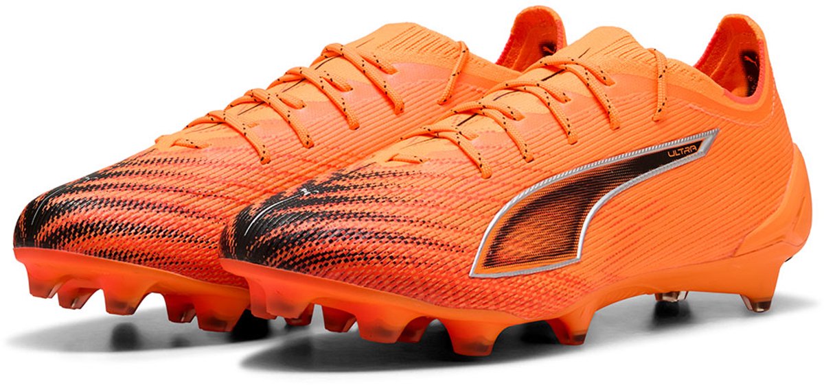 Puma Ultra 6 Ultimate FG voetbalschoenen in fel oranje, met technisch mesh bovenwerk en scherpe afwerking, maat EU 39.