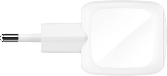 Witte Belkin USB-C lader met stekker.