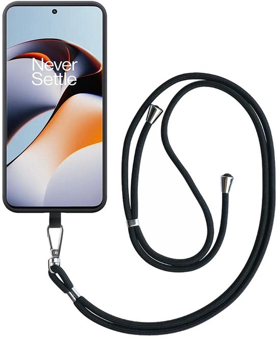 Zwart telefoonhoesje met afneembaar koord, bevestigd aan een telefoon met 'Never Settle' logo.