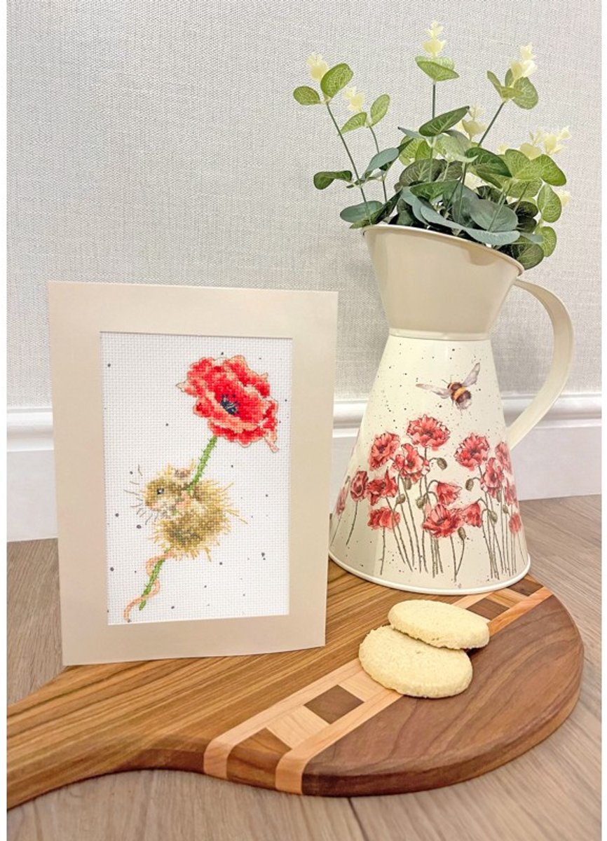 Bothy Threads borduurpakket wenskaart poppy mouse XGC53 telpatroon incl. passe-partout, kaart en envelop