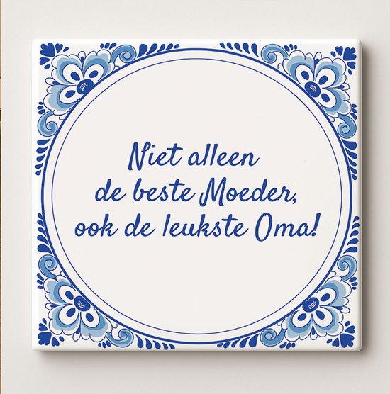 Carreau en céramique avec bordure bleu et blanc de style Delft et texte : 'Non seulement la meilleure Mère, mais aussi la plus gentille des Mamies !'